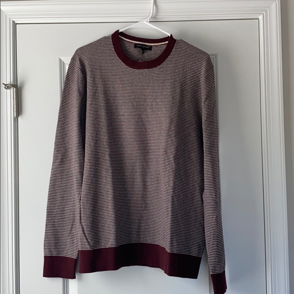 Maroon crewneck Banana Republic men’s sweater.